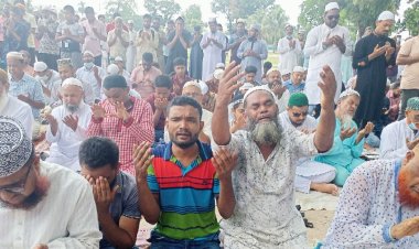 রংপুরে বৃষ্টির জন্য নামাজ আদায়, মোনাজাতে হু হু করে কান্না 
