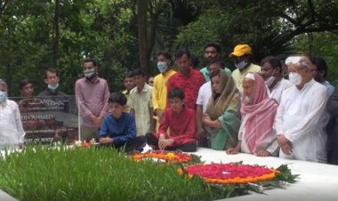 নুহাশপল্লীতে হুমায়ূন আহমেদের মৃত্যু বার্ষিকী পালিত