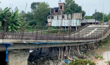সাড়ে ৩ কোটি টাকার সেই সেতুতে বাঁশ ও কাঠের পাইল