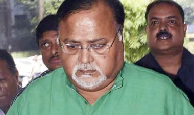 গ্রেপ্তারের ৬ দিন পর মন্ত্রিত্ব থেকে সরিয়ে দিল পার্থকে