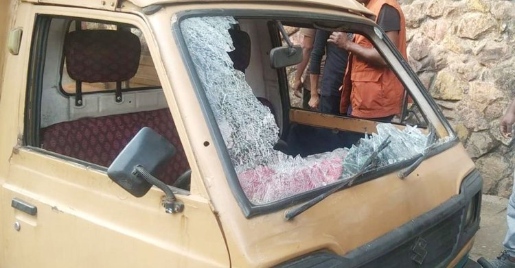 চাঁদা দাবির আভিযোগ ঢাবি ছাত্রলীগের বিরুদ্ধে, লেগুনা ভাঙচুর