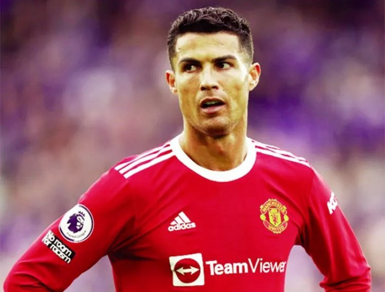 রোনালদোকে ছেড়ে দিচ্ছে ম্যানইউ অল্পতে নিতে চায় চেলসি!