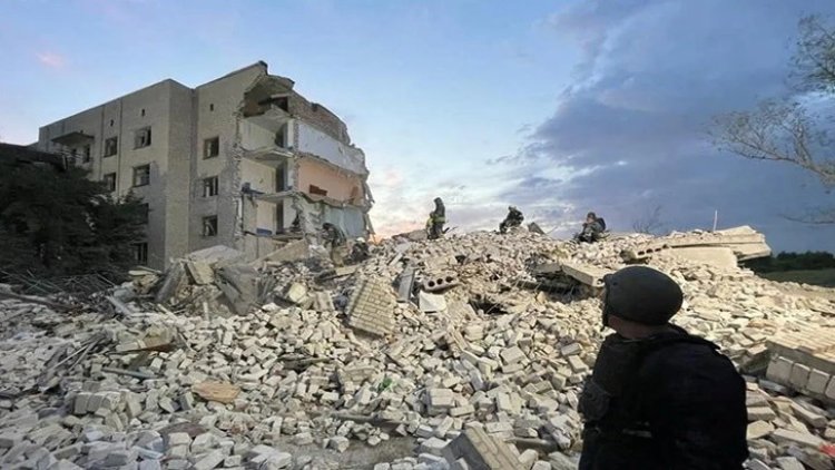 দোনেৎস্কে রুশ রকেট হামলায় পাঁচতলা ভবন বিধ্বস্ত, নিহত ৬