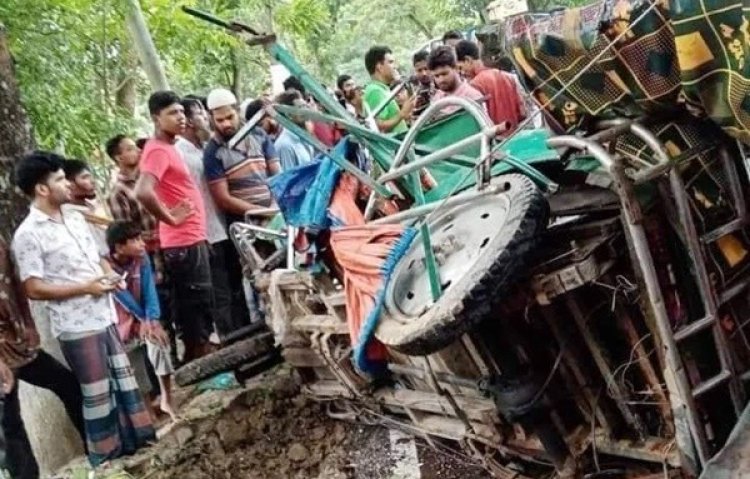 বাকেরগঞ্জে বিআরটিসি বাসচাপায় নিহত ৪