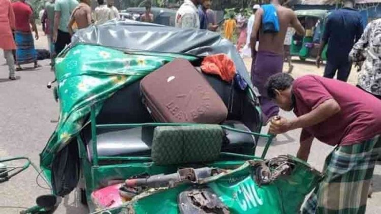 ফেনীতে ট্রাক-অটোরিকশা সংঘর্ষে প্রাণ গেলো ২ জনের