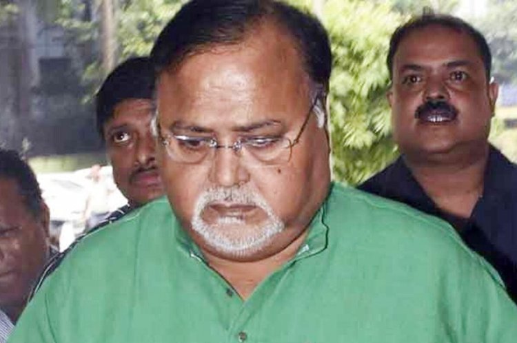 গ্রেপ্তারের ৬ দিন পর মন্ত্রিত্ব থেকে সরিয়ে দিল পার্থকে