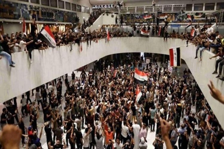  আবারও বিক্ষোভকারীদের দখলে ইরাকের পার্লামেন্ট