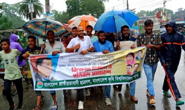 বৃষ্টি উপেক্ষা করে বাকৃবি ছাত্রদলের বিক্ষোভ মিছিল