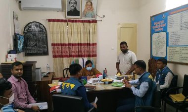 হাসপাতালের সামনেই নিজ মালিকানায় ক্লিনিক চালান ব্রাদার