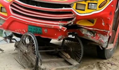 চাপা দিয়ে আধা কিলোমিটার ভ্যান নিয়ে গেলো বাস, নিহত ২