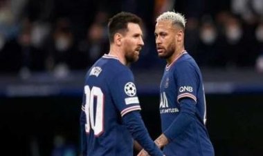 মেসি-নেইমারদের শাস্তি দিতে নাইটক্লাবে ঘুরে বেড়াচ্ছেন তিনি