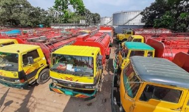 খুলনায় চলছে ২৪ ঘণ্টার ট্যাংকলরি ধর্মঘট