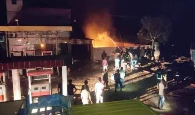 ভেড়ামারায় ফিলিং স্টেশনে আগুনে দুজনের মৃত্যু