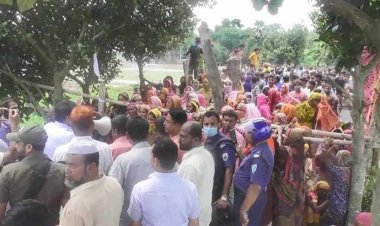 গ্রামবাসীর হামলায় এসিল্যান্ড হাসপাতালে, ইউএনওর গাড়ি ভাঙচুর