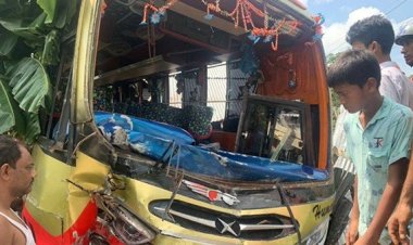 বাকেরগঞ্জে মিনিবাস ও ট্রলির সংঘর্ষে নিহত ৩ জন