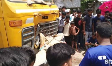 ট্রাকচাপায় প্রাণ গেল দুই মোটরসাইকেল আরোহীর