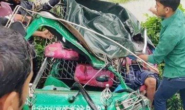 উখিয়ায় ট্রাকচাপায় অটোরিকশার ৪ যাত্রী নিহত