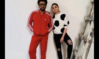  গান গাইলেন আলিয়া, হাততালি দিলেন রণবীর