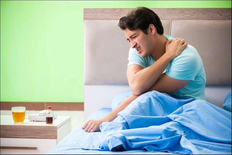 কাঁধে ব্যথা দূর করার ঘরোয়া উপায়