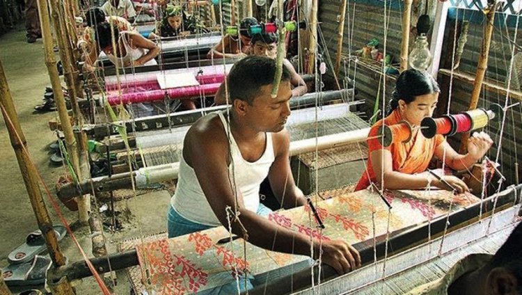 লোডশেডিংয়ে বিপর্যস্ত সিরাজগঞ্জের তাঁতশিল্প