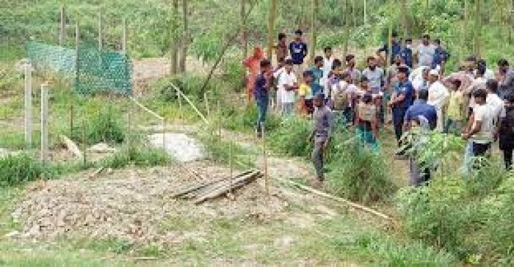 মানিকগঞ্জে কবরস্থান থেকে ৫ কঙ্কাল চুরি