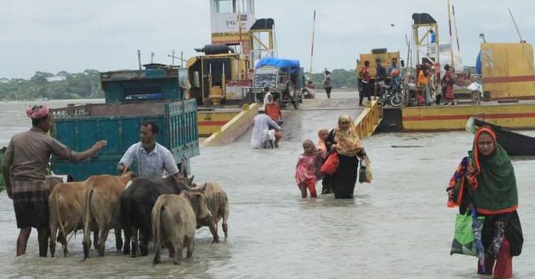 বরগুনায় বিপৎসীমার ওপরে তিন নদীর পানি, তলিয়ে গেছে দুই ফেরিঘাট