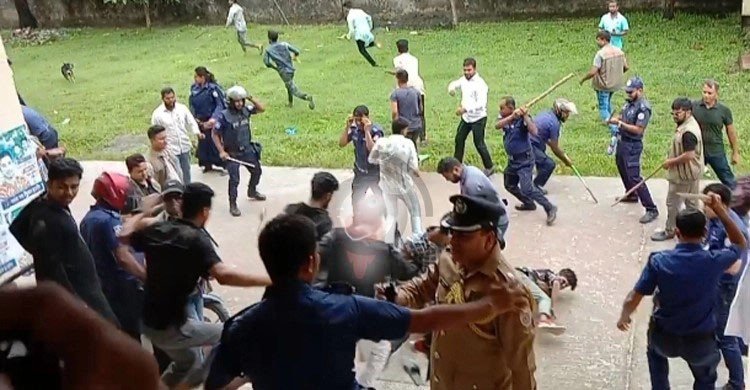 বরগুনায় শোক দিবসের আলোচনায় ছাত্রলীগের দুই গ্রুপের সংঘর্ষ