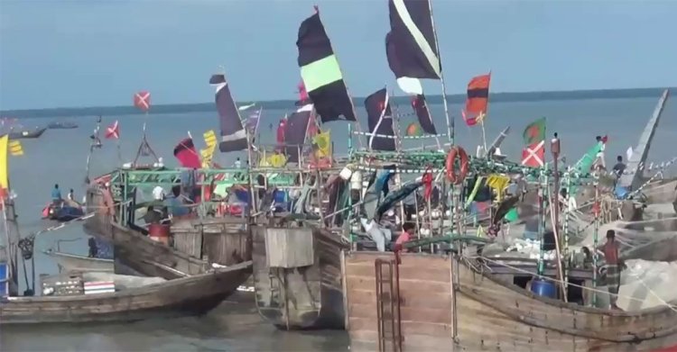 জলদস্যু দেখে মেঘনায় লাফ, জালে জড়িয়ে ২ জেলের মৃত্যু