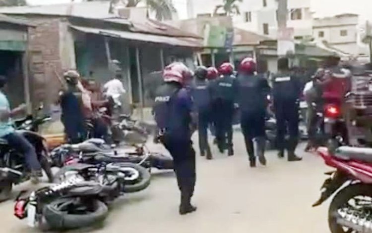 ময়মনসিংহের ফুলবাড়িয়ায় পুলিশের হামলায় বিএনপির কর্মসূচি পণ্ড