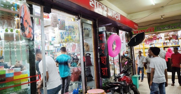 মার্কেটে চুরির অপবাদে যৌন হয়রানির শিকার ছাত্রী, টিসি দিলো স্কুল