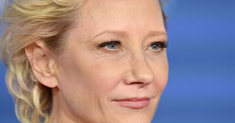  হলিউডের ঐতিহাসিক কবরস্থানে দাফন করা হয়েছে অ্যান হেচেকে