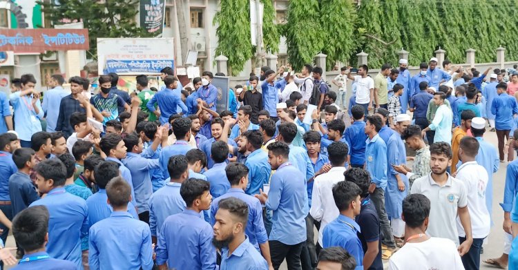 ময়মনসিংহে পলিটেকনিক শিক্ষার্থীদের সড়ক অবরোধ