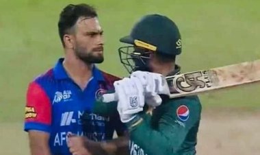 ব্যাট দিয়ে মারতে চাওয়া আসিফকে নিষিদ্ধের দাবি