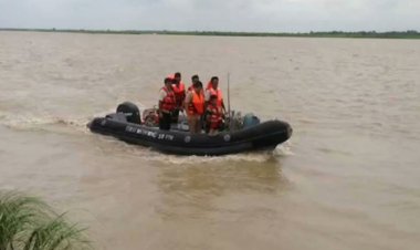 রাজশাহীতে পদ্মায় নৌকাডুবি, নিখোঁজ ৪