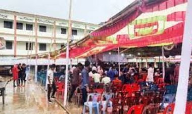  স্কুলমাঠে ছাত্রলীগের সংবর্ধনা, ক্লাস করা হলো না শিক্ষার্থীদের