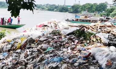 শীতলক্ষ্যার ঘাটে বর্জ্যের স্তূপ, দুর্গন্ধে মানুষের দুর্ভোগ