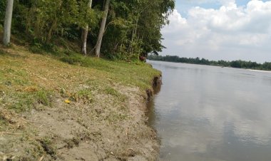 আত্রাই গিলে খাচ্ছে আবাদি জমি, হুমকিতে খানসামার দেড় শতাধিক বাড়ি