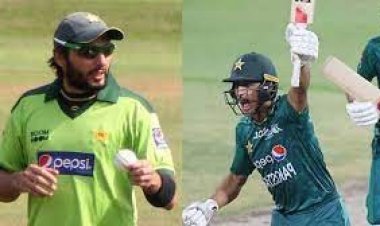 শহীদ আফ্রিদির সংস্থায় সেই ব্যাট দিলেন নাসিম শাহ