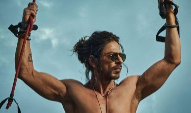  ‘পাঠান’ লুকে শার্টলেস শাহরুখ