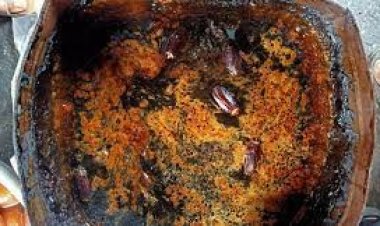 যশোরে মিষ্টি তৈরিতে ব্যবহৃত গুড়ে তেলাপোকা, জরিমানা