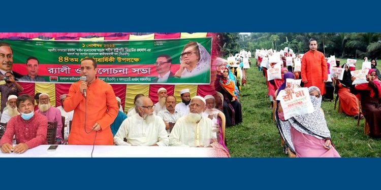 হালুয়াঘাটে বিএনপির প্রতিষ্ঠাবার্ষিকীতে দুঃস্থদের মাঝে নতুন কাপড় বিতরণ