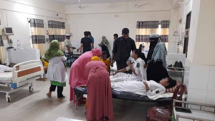 পুলিশের ছোড়া টিয়ারশেল স্কুলে, আহত অর্ধশতাধিক শিক্ষার্থী