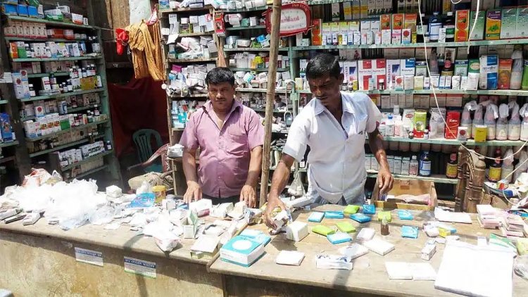 ঢামেক এলাকায় সারারাত ফার্মেসি খোলা, ‘জরুরি’ বলছেন রোগীর স্বজনরাও