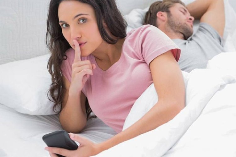 কোন মাসে মানুষ বেশি জড়ান পরকিয়াসম্পর্কে? কী বলছে সাম্প্রতিক সমীক্ষা?