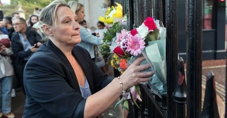 রানির মৃত্যুতে শোকে স্তব্ধ যুক্তরাজ্য: বাংলাদেশে ৩ দিনের শোক