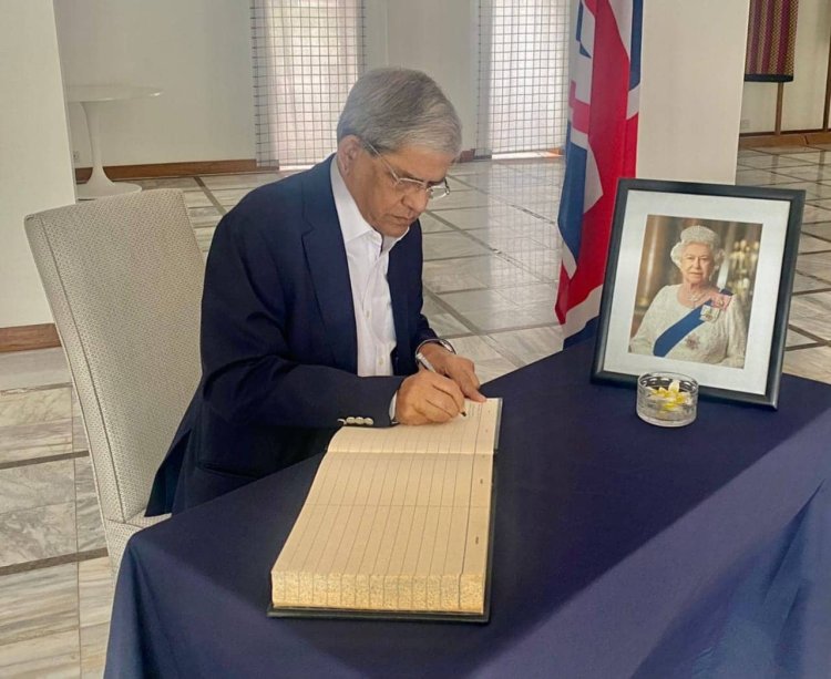 রানী দ্বিতীয় এলিজাবেথের মৃত্যুতে শোক বইয়ে বিএনপির স্বাক্ষর ও শোক বানী হস্তান্তর