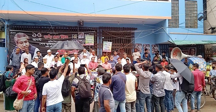  নারায়ণগঞ্জে গ্যাসের দাবিতে তিতাসের আঞ্চলিক কার্যালয় ঘেরাও