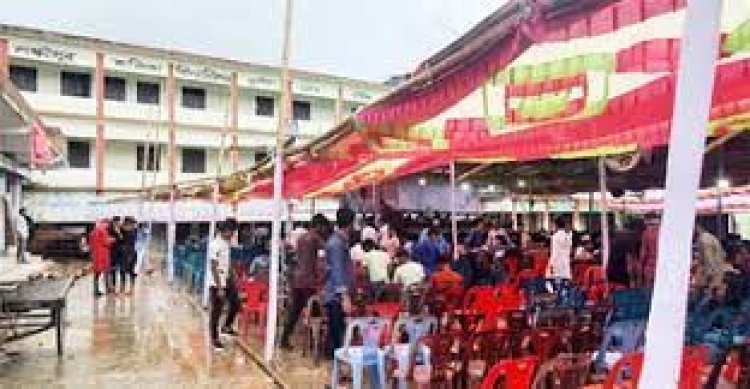  স্কুলমাঠে ছাত্রলীগের সংবর্ধনা, ক্লাস করা হলো না শিক্ষার্থীদের