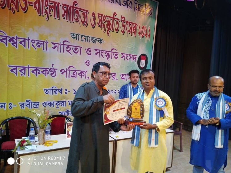 কলকাতায় বিভূতিভূষণ স্মৃতি পদক পেলেন বাংলাদেশের উমর ফারুক