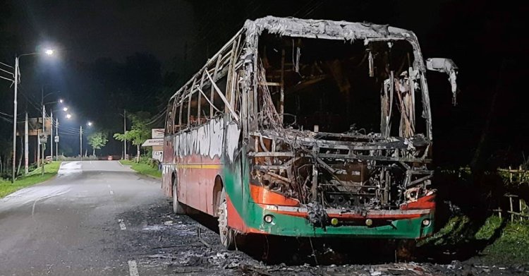 বিআরটিসির বাসে আগুন, অল্পের জন্য রক্ষা পেলেন ঢাবির ৪৬ শিক্ষার্থী
